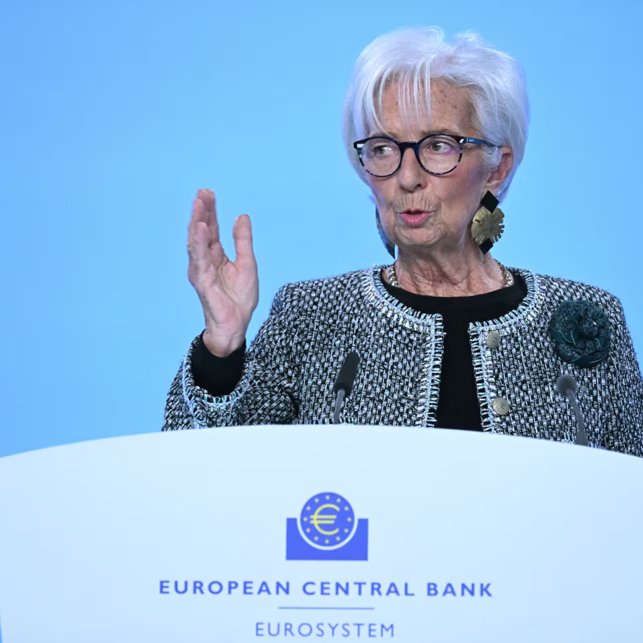 Europe leaps while US lags in new Green Central Banking Scorecard